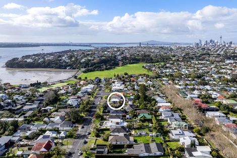 Photo of property in 35 William Denny Avenue, Westmere, Auckland, 1022