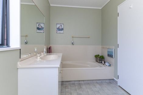 Photo of property in 406b Te Moana Road, Waikanae, 5036