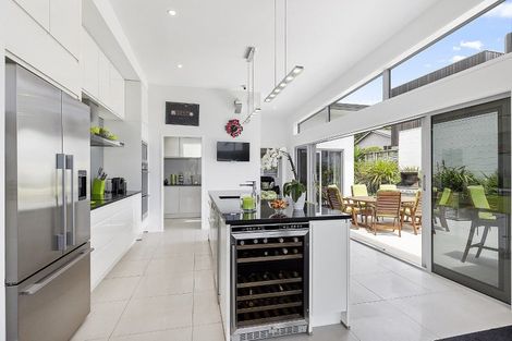 Photo of property in 5 Linacre Way, Tawa, Wellington, 5028