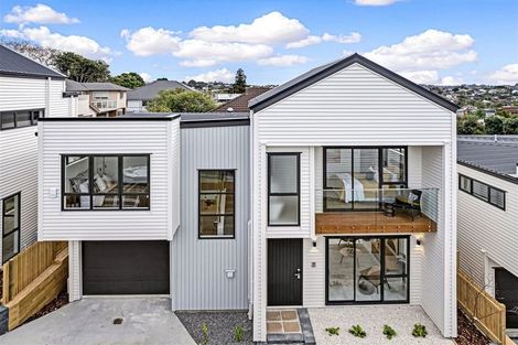 Photo of property in 562b Beach Road, Rothesay Bay, Auckland, 0630