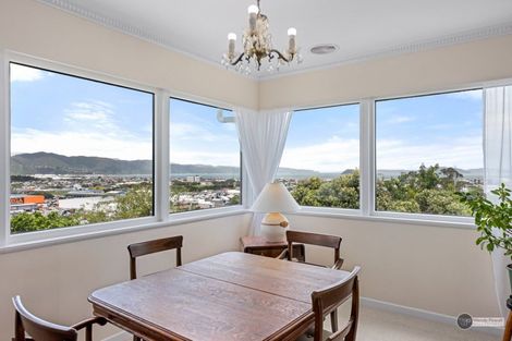 Photo of property in 18 Magnolia Grove, Maungaraki, Lower Hutt, 5010