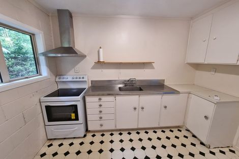 Photo of property in 2 Konini Road, Titirangi, Auckland, 0604