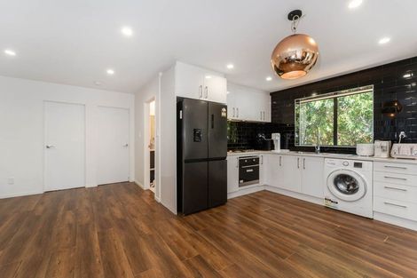Photo of property in 15 Meteor Place, Schnapper Rock, Auckland, 0632