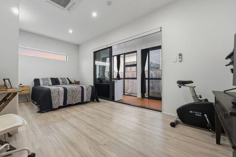 Photo of property in 7d Babich Road, Henderson Valley, Auckland, 0614