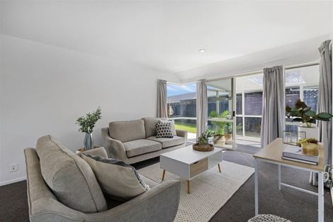 Photo of property in 9 Parkwood Place, Parklands, Christchurch, 8083