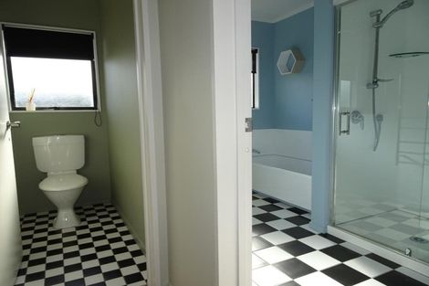 Photo of property in 2 Valerie Street, Clive, 4102