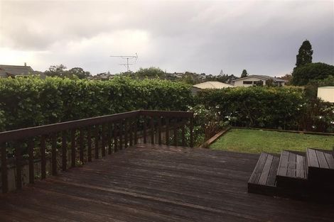 Photo of property in 21 Taupiko Place, Green Bay, Auckland, 0604