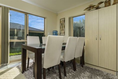 Photo of property in 1 Burton's Drive, Swanson, Auckland, 0614