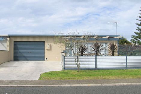 Photo of property in 100 Aberdeen Place, Whangamata, 3620