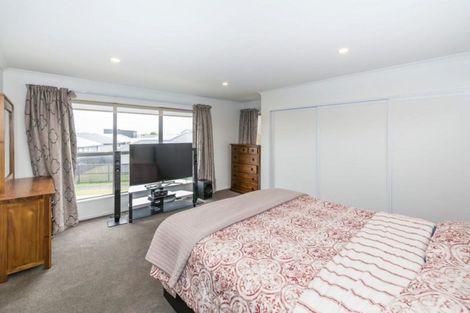 Photo of property in 33 William Dawson Crescent, Wigram, Christchurch, 8025