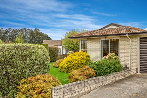 Photo of property in 2a Mallett Place, Halswell, Christchurch, 8025