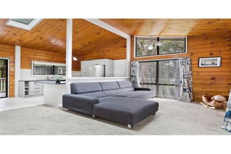 Photo of property in 41 Ridgewood Crescent, Birkenhead, Auckland, 0626