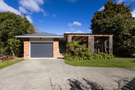Photo of property in 1a Peel Place, Wainuiomata, Lower Hutt, 5014