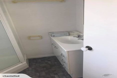 Photo of property in 1/934 East Coast Road, Northcross, Auckland, 0630