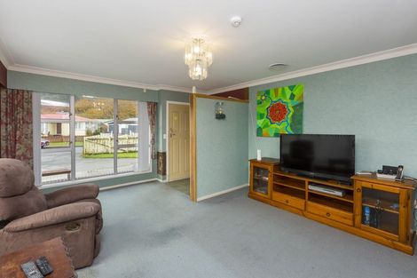 Photo of property in 53 Hillside Drive, Maoribank, Upper Hutt, 5018