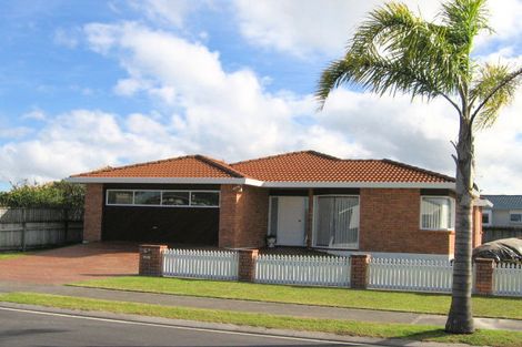 Photo of property in 1/28 Lakeside Drive, Orewa, 0931