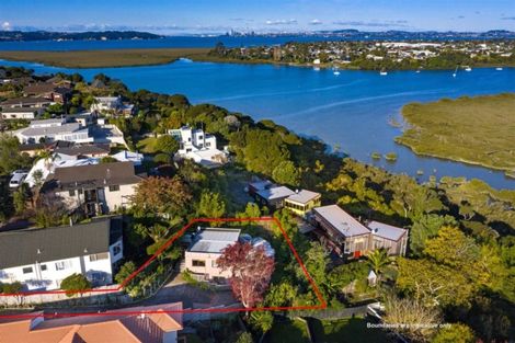 Photo of property in 1/125 West Harbour Drive, West Harbour, Auckland, 0618