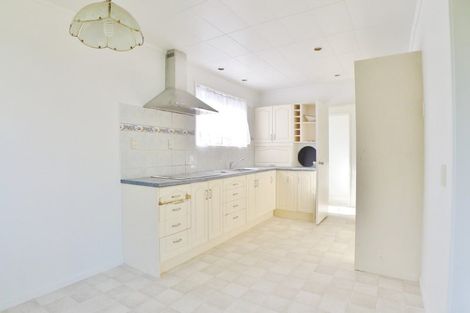 Photo of property in 14 Ewbank Place, Manurewa, Auckland, 2102