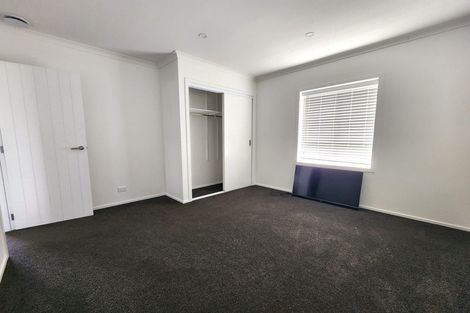 Photo of property in 14 Cessna Way, Newlands, Wellington, 6037