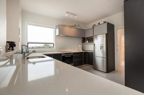 Photo of property in 1 Baring Terrace, Strandon, New Plymouth, 4312