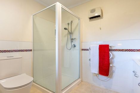 Photo of property in 32 Hadleigh Court, Paraparaumu, 5032