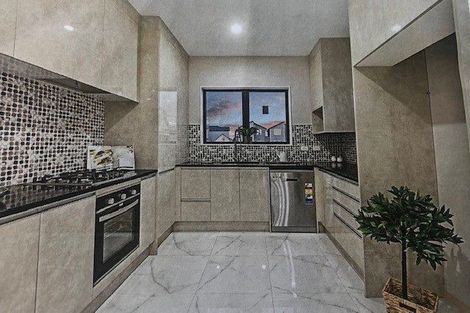 Photo of property in 18 Warbler Crescent, Papakura, 2110