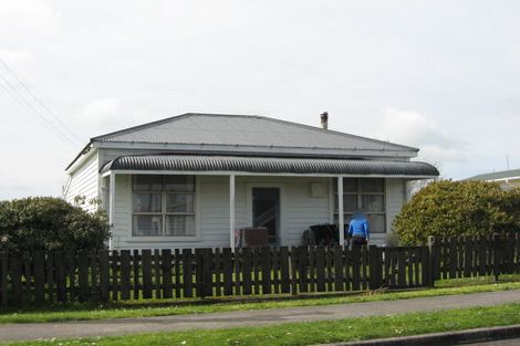 Photo of property in 13 Maire Street, Inglewood, 4330