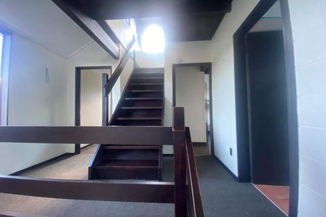 Photo of property in 140 Akaroa Drive, Maupuia, Wellington, 6022