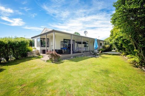 Photo of property in 16 Deakin Place, Clive, 4102