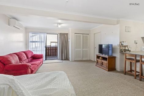 Photo of property in 87 Victory Crescent, Tawa, Wellington, 5028