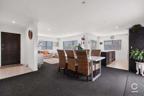 Photo of property in 25 Raiha Street, Papamoa Beach, Papamoa, 3118