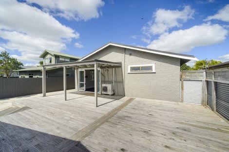 Photo of property in 11 Shamrock Street, Takaro, Palmerston North, 4412