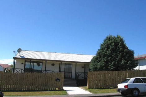 Photo of property in 1/21 Devonshire Road, Unsworth Heights, Auckland, 0632