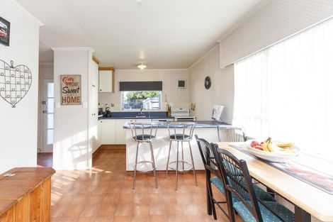 Photo of property in 27 Pinedale Parade, Milson, Palmerston North, 4414