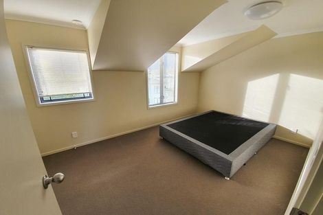 Photo of property in 36 Verdale Circle, Glen Eden, Auckland, 0602