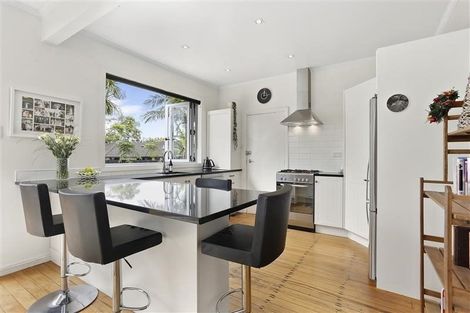 Photo of property in 15 Alberta Street, Point Chevalier, Auckland, 1022