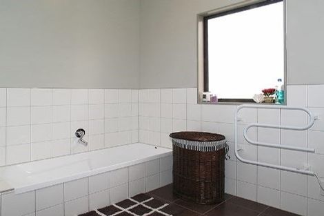 Photo of property in 84 Kentwood Drive, Woodridge, Wellington, 6037