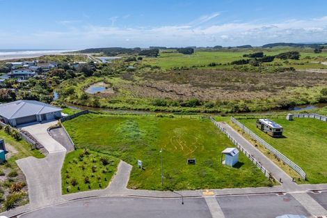 Photo of property in 13 Seagrass Place, Otaki Beach, Otaki, 5512