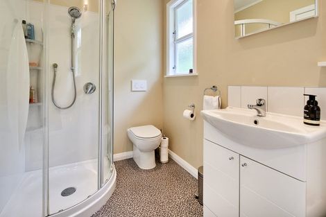 Photo of property in 27 Bedford Street, Northland, Wellington, 6012