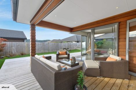 Photo of property in 21 Van Rixel Drive, Kumeu, 0810