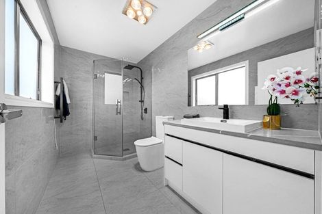 Photo of property in 66a Marine Parade, Mellons Bay, Auckland, 2014