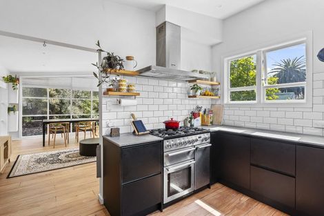 Photo of property in 28 Eatwell Avenue, Paraparaumu Beach, Paraparaumu, 5032