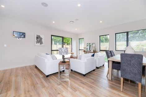 Photo of property in 19 Reserva Crescent, Kumeu, 0810
