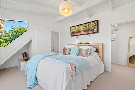 Photo of property in 2/31 Kiteroa Terrace, Rothesay Bay, Auckland, 0630