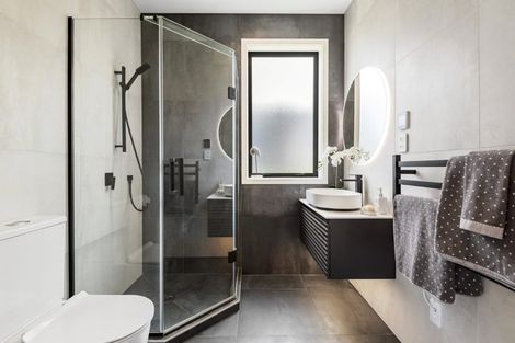 Photo of property in 43 Knights Road, Rothesay Bay, Auckland, 0630