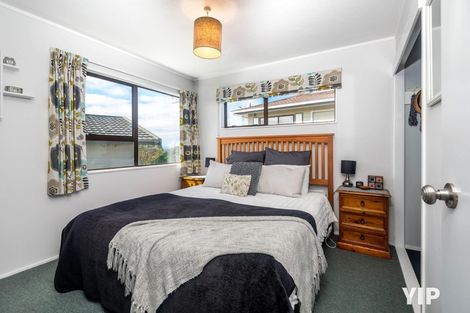 Photo of property in 37 Sunhaven Drive, Newlands, Wellington, 6037