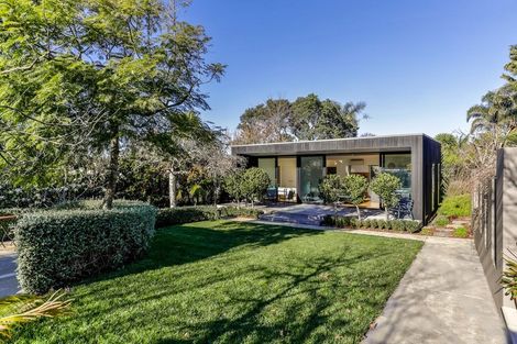 Photo of property in 86 Marine Parade, Mellons Bay, Auckland, 2014