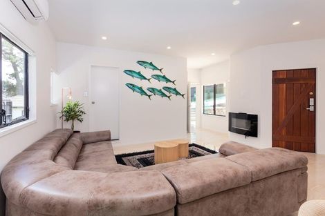 Photo of property in 2 George Laurenson Lane, Mount Roskill, Auckland, 1041