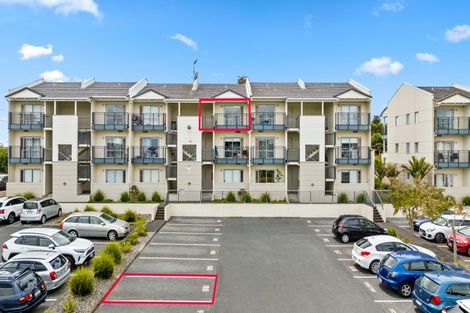 Photo of property in 16b/71 Spencer Road, Oteha, Auckland, 0632