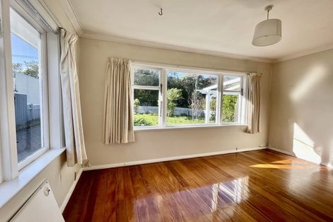 Photo of property in 9 Robert Street, Newlands, Wellington, 6037